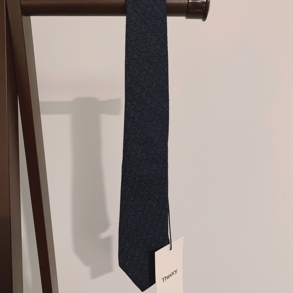 Theory Men’s Tie (dark blue) skinny/slim